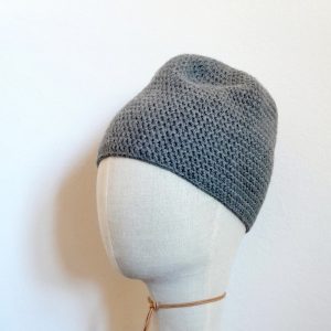 Merino Haube Gris in GOTS zertifizierter, nachhaltiger top Qualität. Handarbeit aus Österreich